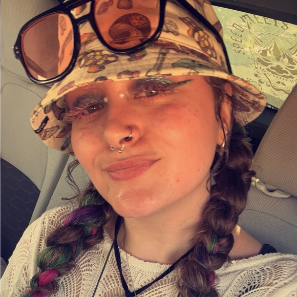 Meet your Posher, Mckenna - Picture 1 of 1